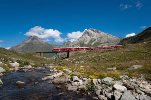Der Bernina-Express, kurz BEX, ist ein internationaler Schnellzug der Rhätischen Bahn.