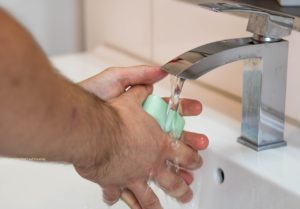Händewaschen mit Hygieneartikel ist wichtig